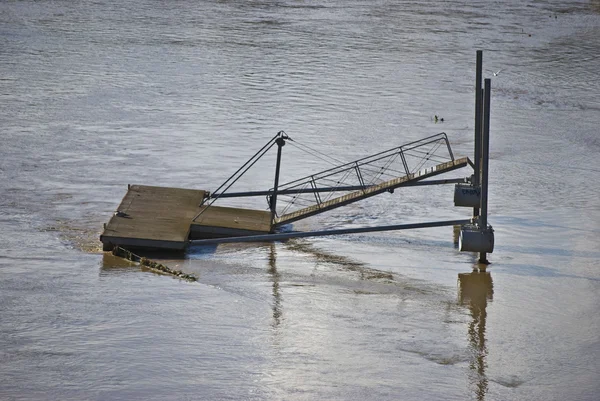 Overstroomd pier — Stockfoto