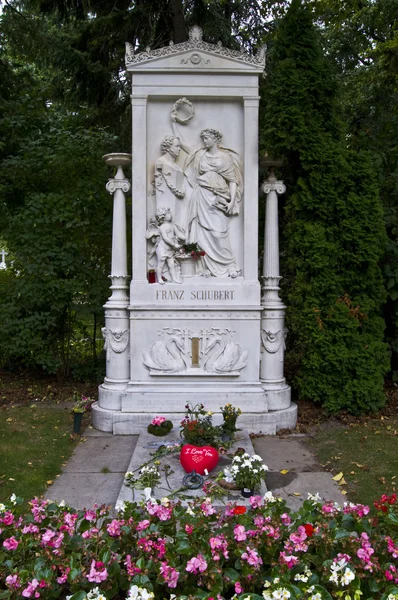 舒伯特的坟墓 — 图库照片