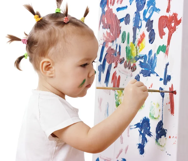 Bir tahta üzerinde küçük kız boya — Stok fotoğraf
