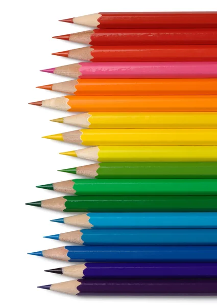 Kleurpotloden gerangschikt kleuren in lijn — Stockfoto