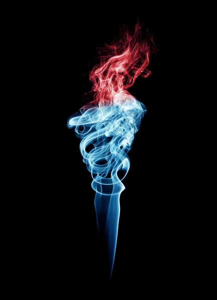 Blå och röda ficklampa-formad rök — Stockfoto