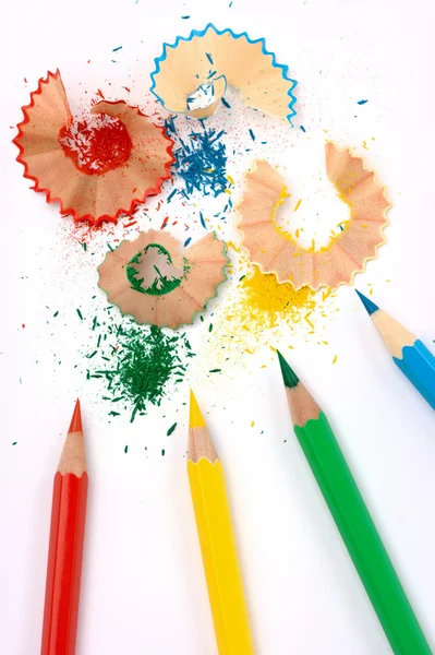 Renkli boya kalemi ile talaşı — Stok fotoğraf