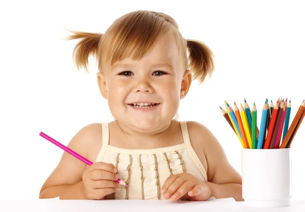 Kinderspel met kleurpotloden en glimlach — Stockfoto