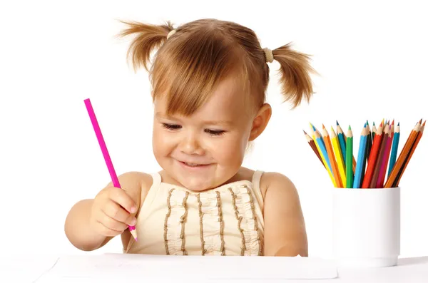 Barnets lek med färgpennor och leende — Stockfoto