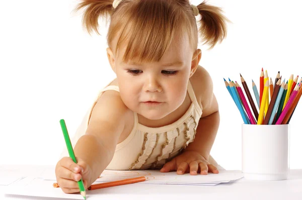 Grazioso bambino disegnare con pastelli — Foto Stock