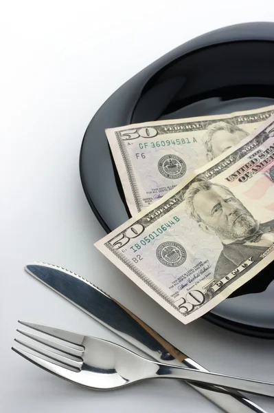 Dollari su piatto con forchetta e coltello — Foto Stock