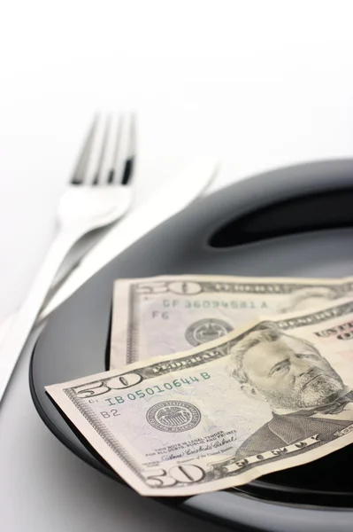Δολάρια στο πιάτο με το πηρούνι και μαχαίρι — Φωτογραφία Αρχείου