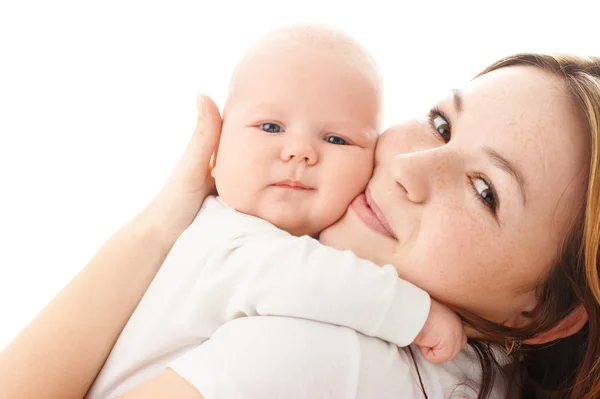 Schattige kleine baby omarmen zijn moeder — Stockfoto