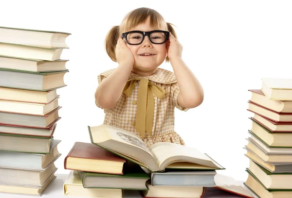 Симпатичный ребенок с книгами — стоковое фото