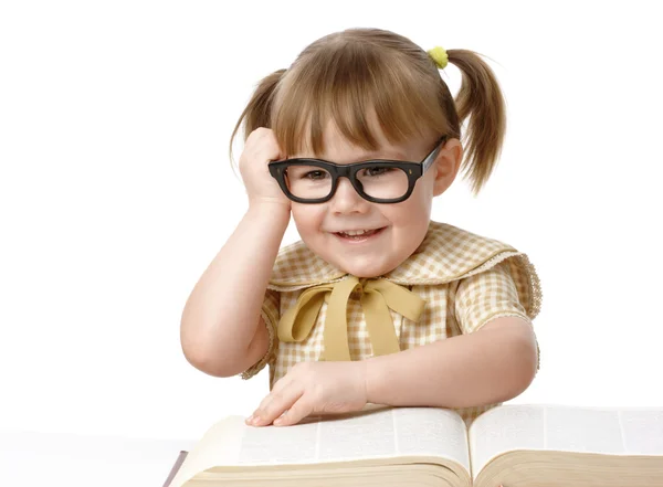 Niedliches Kind mit Buch — Stockfoto
