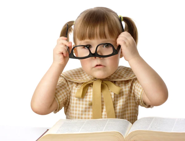 Schattig kind met boek — Stockfoto