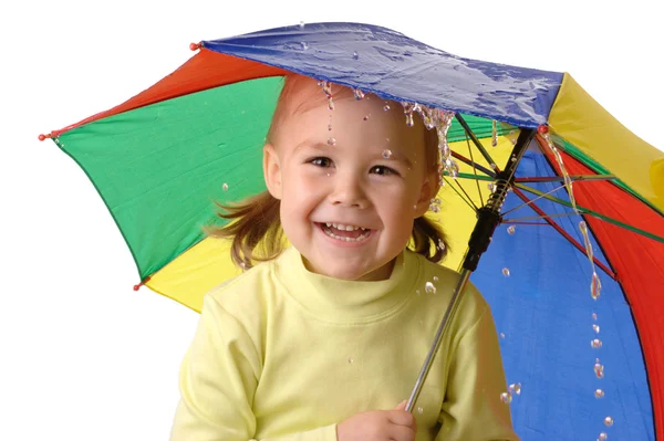 Dziecko połowu deszczu pod parasolem — Zdjęcie stockowe