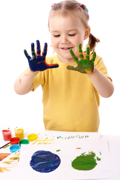 Χαριτωμένο παιδί βαφή χρησιμοποιώντας τα χέρια — Φωτογραφία Αρχείου