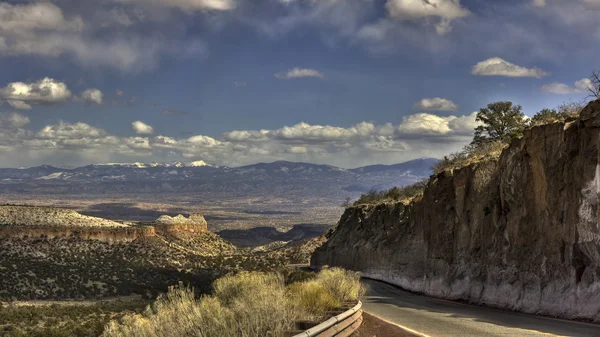 Landschaftlich schöne neue mexikanische Autobahn lizenzfreie Stockbilder