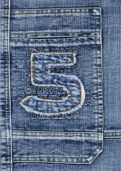 Брюки в голубых джинсах, детали — стоковое фото