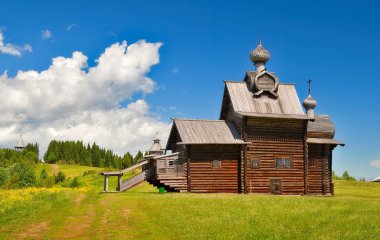 Eski Rus ahşap kilisesi