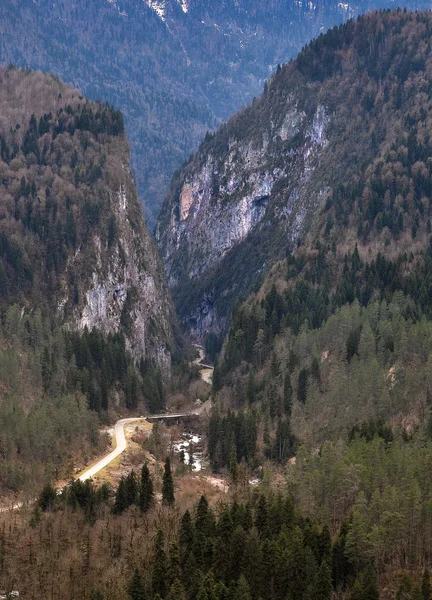 Kaukasus canyon luchtfoto — Stockfoto
