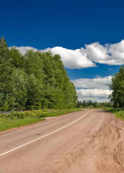 Estrada empoeirada vazia no lugar rural — Fotografia de Stock