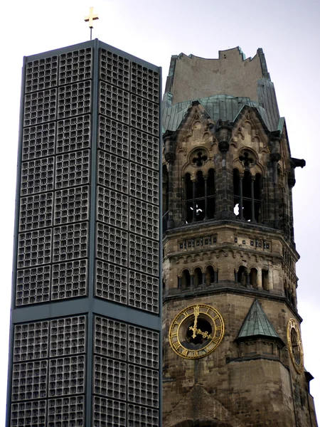 Berlín Pamětní kostel nová věž — Stock fotografie