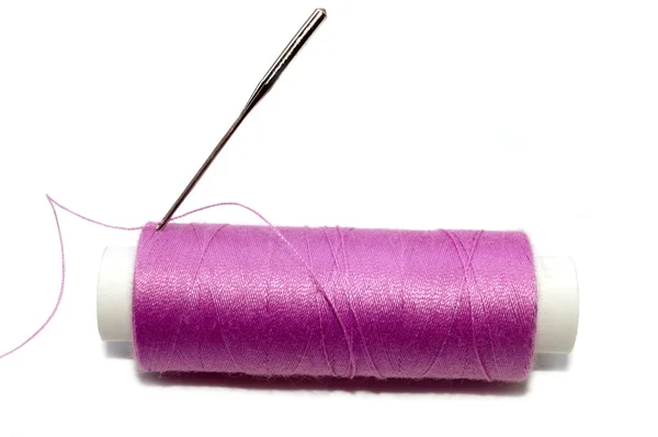 Aguja de coser e hilo — Foto de Stock