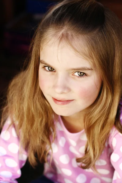 Close-up portret van een mooie jonge meisje — Stockfoto