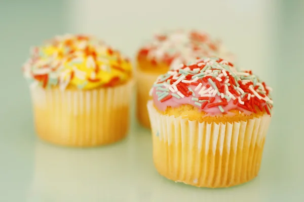 Cupcakes coloridos . — Fotografia de Stock