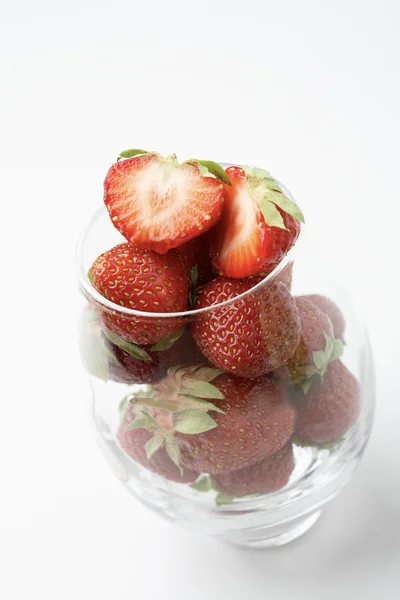 Verse aardbeien in een glas. — Stockfoto