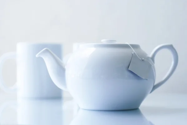 お茶のポットやマグカップ. — ストック写真