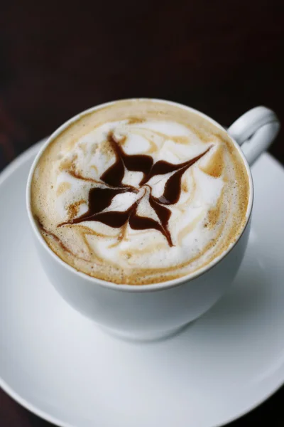 Απολαυστικό cappuccino με σχεδιασμό αστέρι. — Φωτογραφία Αρχείου