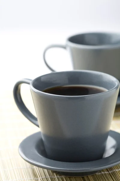 Twee zwarte filter koffie. — Stockfoto