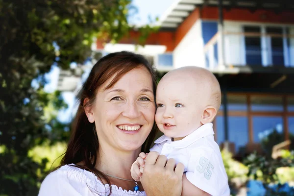 Close-up portrait of a mother and son ou — Stock Photo, Image