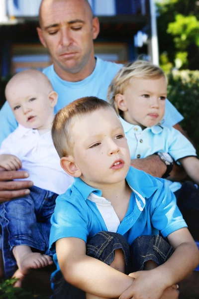 Father and sons together outdoors. — Stock Photo, Image
