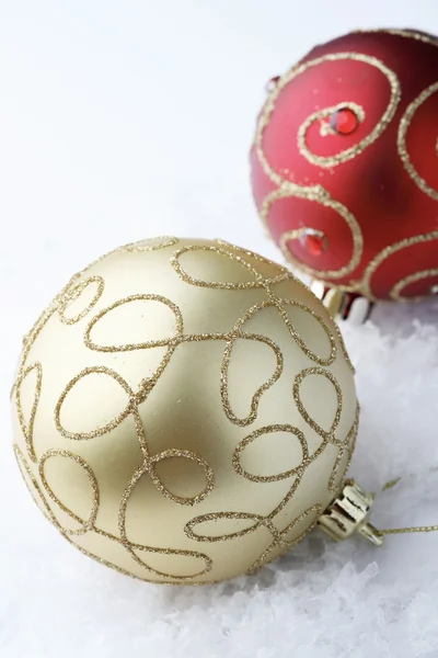 Kırmızı ve altın christmas önemsiz şey dekorasyon — Stok fotoğraf