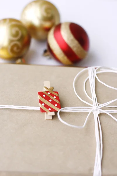Simply wrapped Christmas gift. — Stock Photo, Image