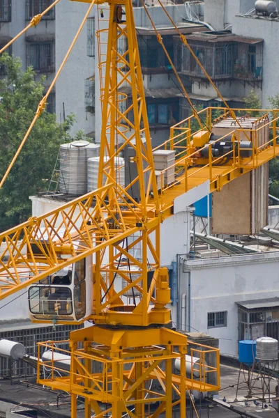 Construction crane in city center — Stock Photo, Image