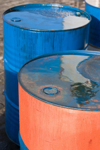 Blue and orange oil barrels (1) — Stock Photo, Image