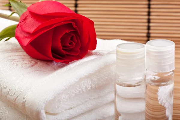 Extrato de rosa para aromaterapia — Fotografia de Stock