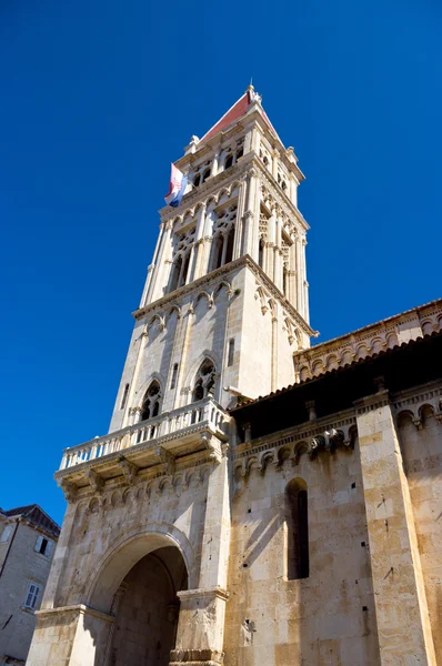 De klokkentoren van de kathedraal stad van trogir, Kroatië — Stockfoto