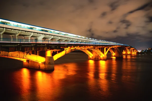 Noční most, Kyjev, Ukrajina — Stock fotografie
