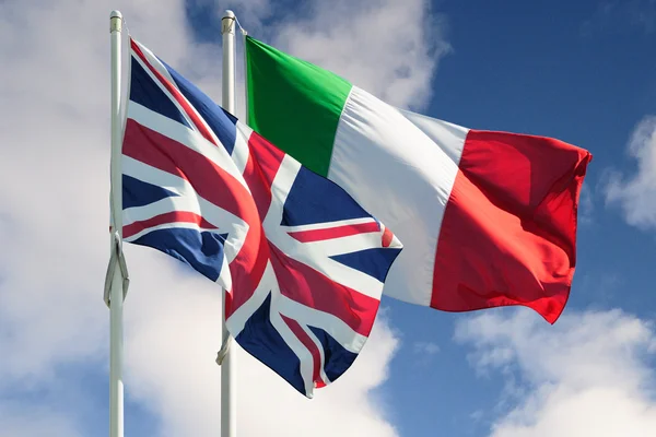 Italy and Great Britain flags — Stock Photo, Image