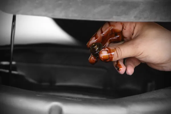 Close-up of oil change — Stock Photo, Image