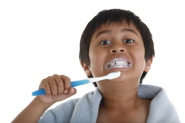 Час ванни - чищення зубів — стокове фото