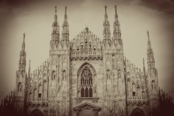 Catedral de Milán (Piazza del Duomo ) — Foto de Stock