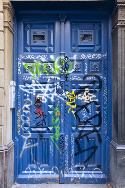 Graffiti sur la porte — Photo