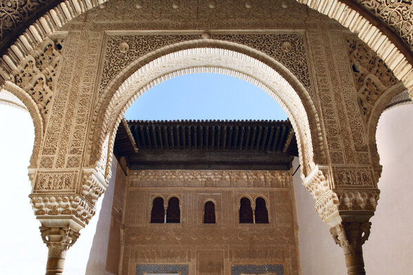 Дворец Альгамбра