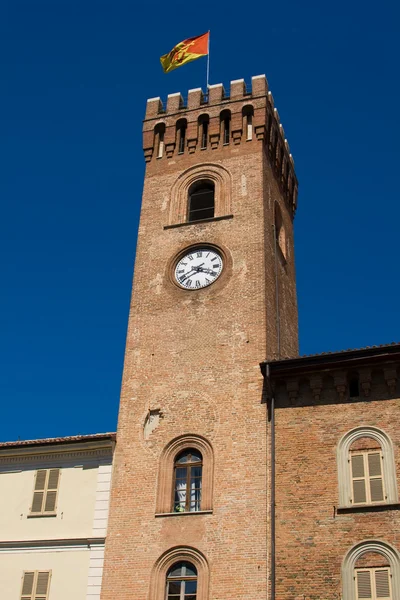 Torre medieval com relógio Fotos De Bancos De Imagens