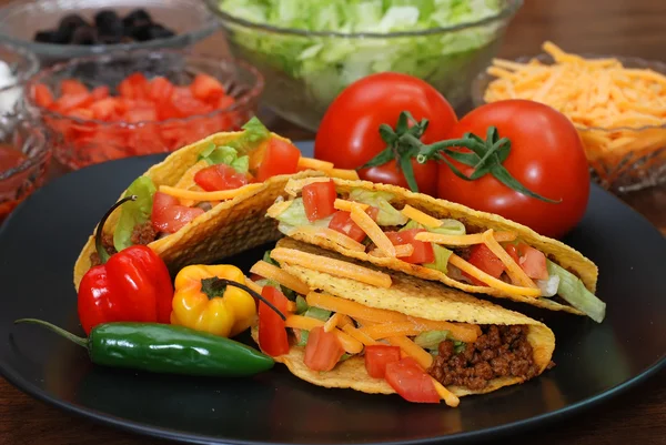 Taco's met ingrediënten — Stockfoto