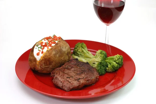 Biefstuk en aardappelen — Stockfoto