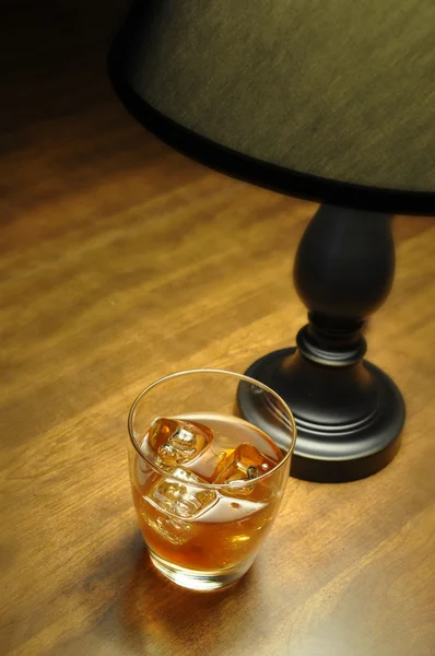 波旁威士忌加冰块 — 图库照片