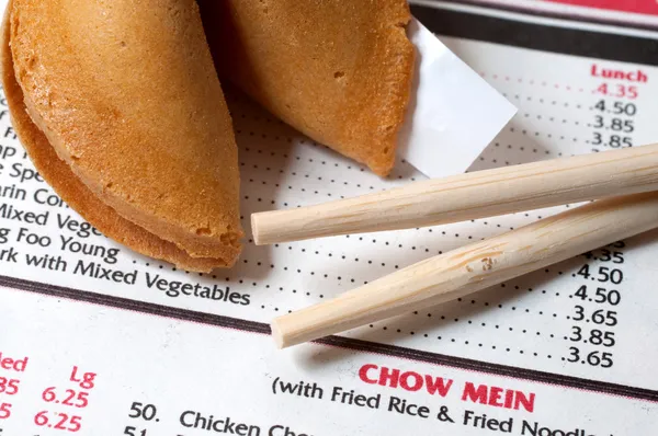 Menú de restaurante chino con palillos y fuerte — Foto de Stock